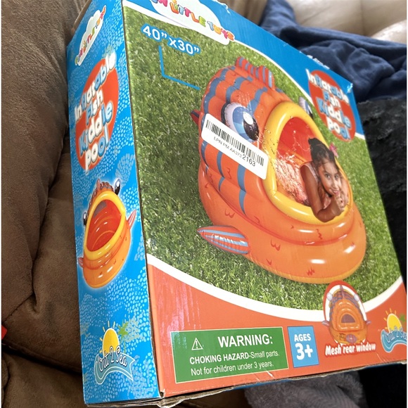 Indoor & Outdoor Inflatable Shade Kiddie 👦🏻👧🏻 Pool with Whale 🐳 Canopy - Picture 6 of 9